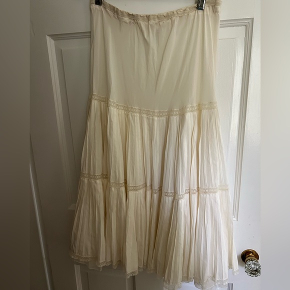 Vintage Elegant Cream Women's Slip with pleats. Elastic has been replaced. - Picture 1 of 3